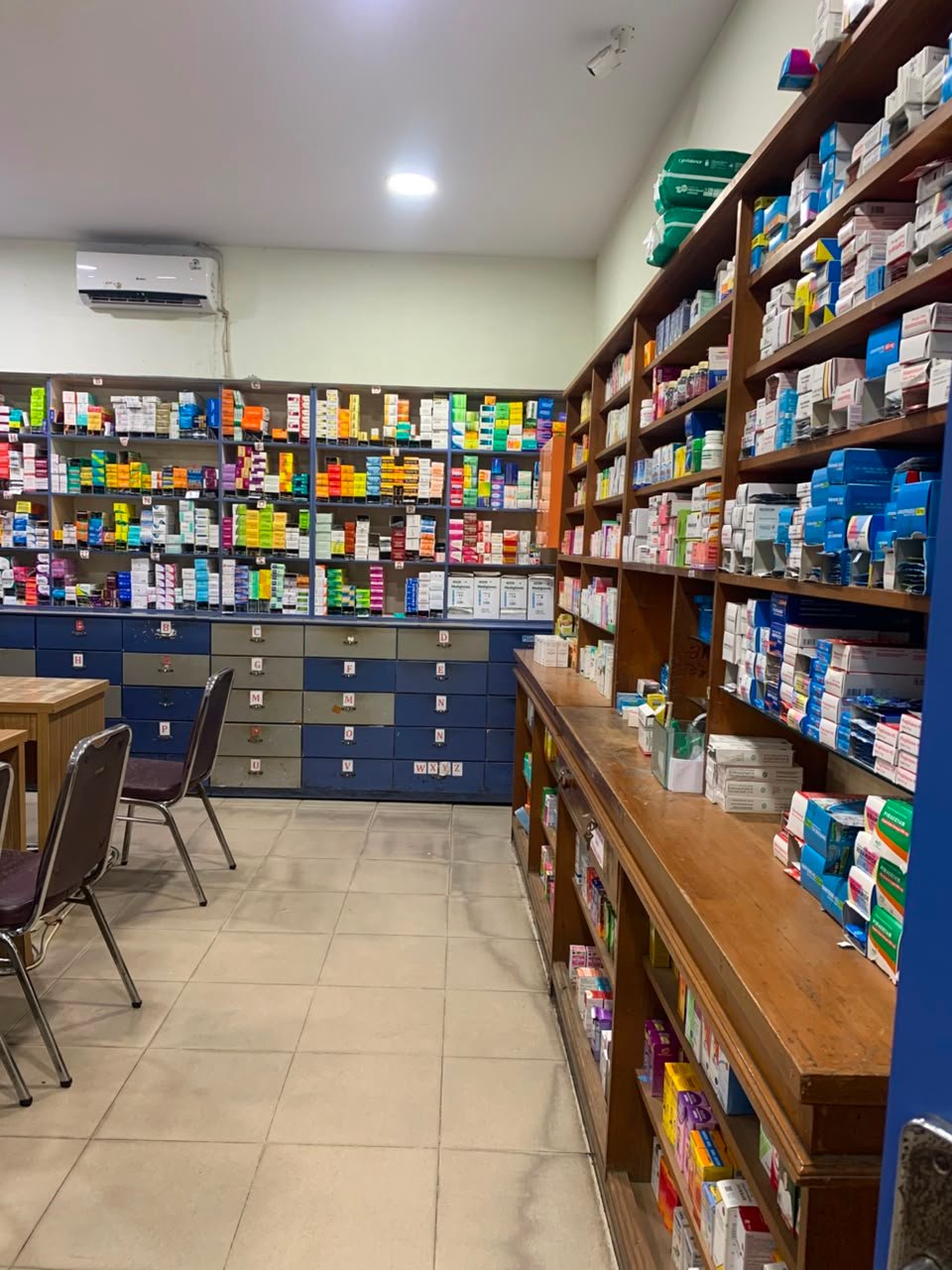 Area pegawai Apotek Medistra Farma